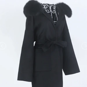 Kappa femenina  - Storlek: Xs  Svart och använt några gånger.  Kan gå ner i pris vid snabb affär 