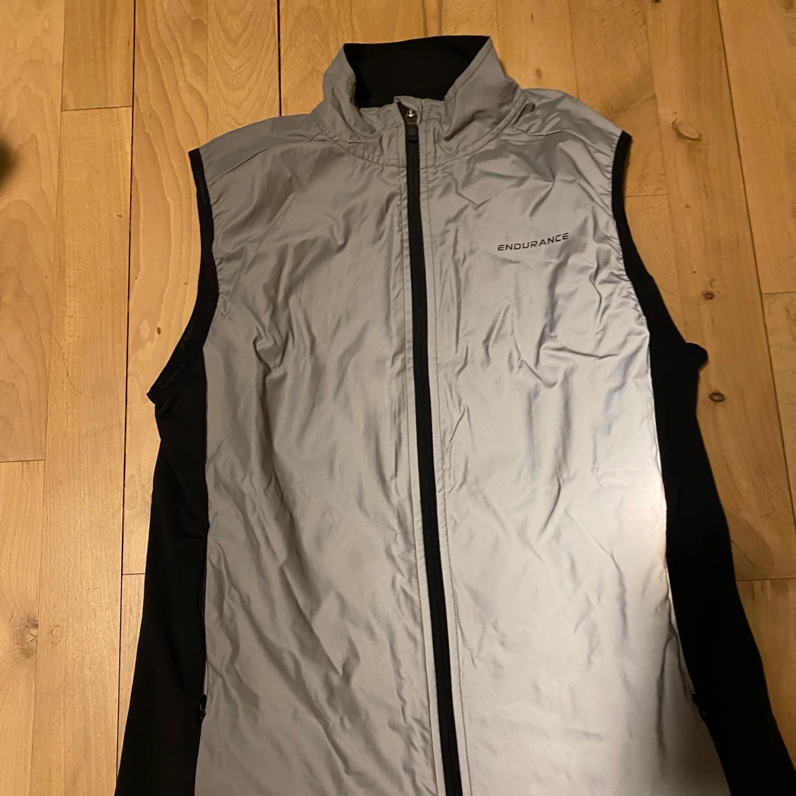 Relfex väst från endurance