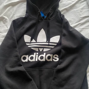 Adidas hoodie - Nyskick, använder inte 