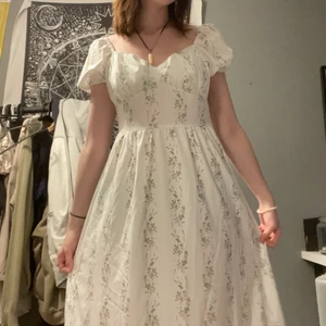 Cottagecore maxi klänning - fin cottagecore klänning ej använd