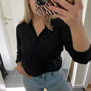 Tröja - Svart tröja från Vero Moda, är använd några gånger. Storleken är XS🤎