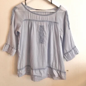 Blå blus  - Säljer en icke använd blå blus från zara som är gammal å inte går att köpa💕