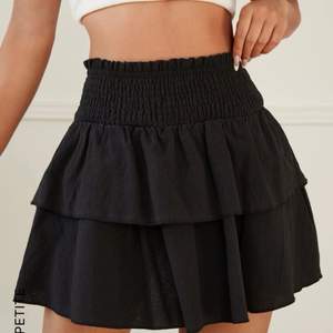Svart kjol från shein str M, aldrig använd! 75kr + frakt💕 eller köp direkt för 120kr + frakt