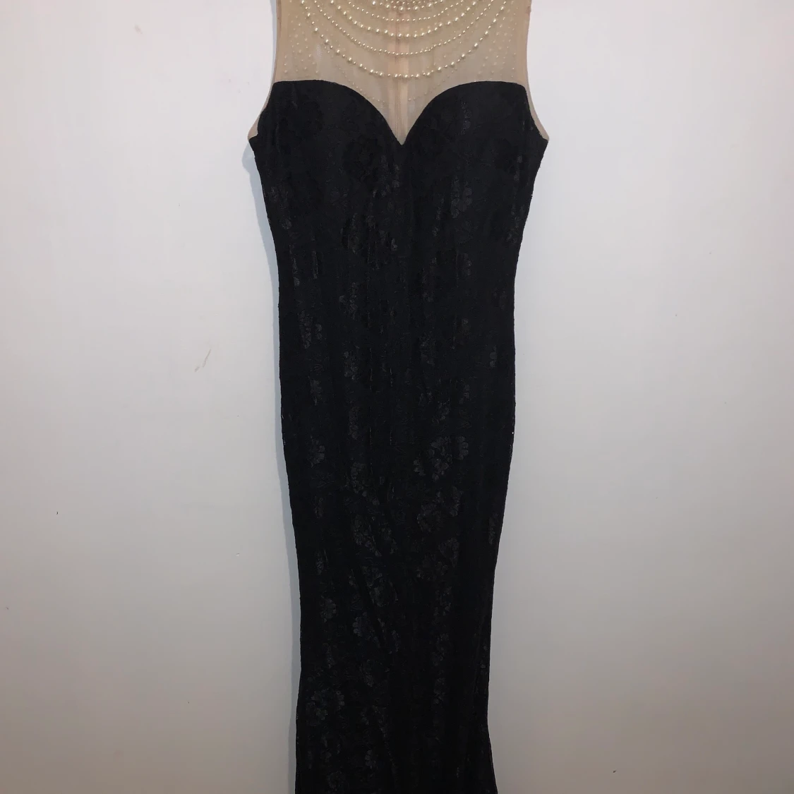 Jätte fin balklänning i spetsdetalj - 90