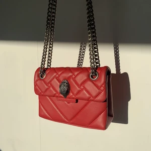 Kurt Geiger Väska - Säljer min Kurt Geiger Mini Kensington Bag! Använd fåtal gånger och inga skador. Köptes dethär året. Kom privat för fler bilder. Möjligt med sänkt pris vid snabb affär!❣️ Nypris: 1745kr