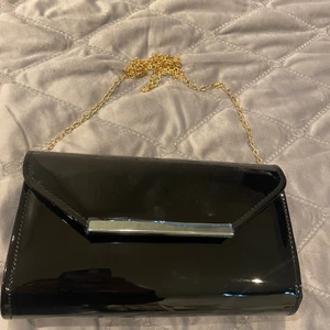 Axelväska  - Hej jag säljer min väska pga fel köp helt nytt och oanvänt 