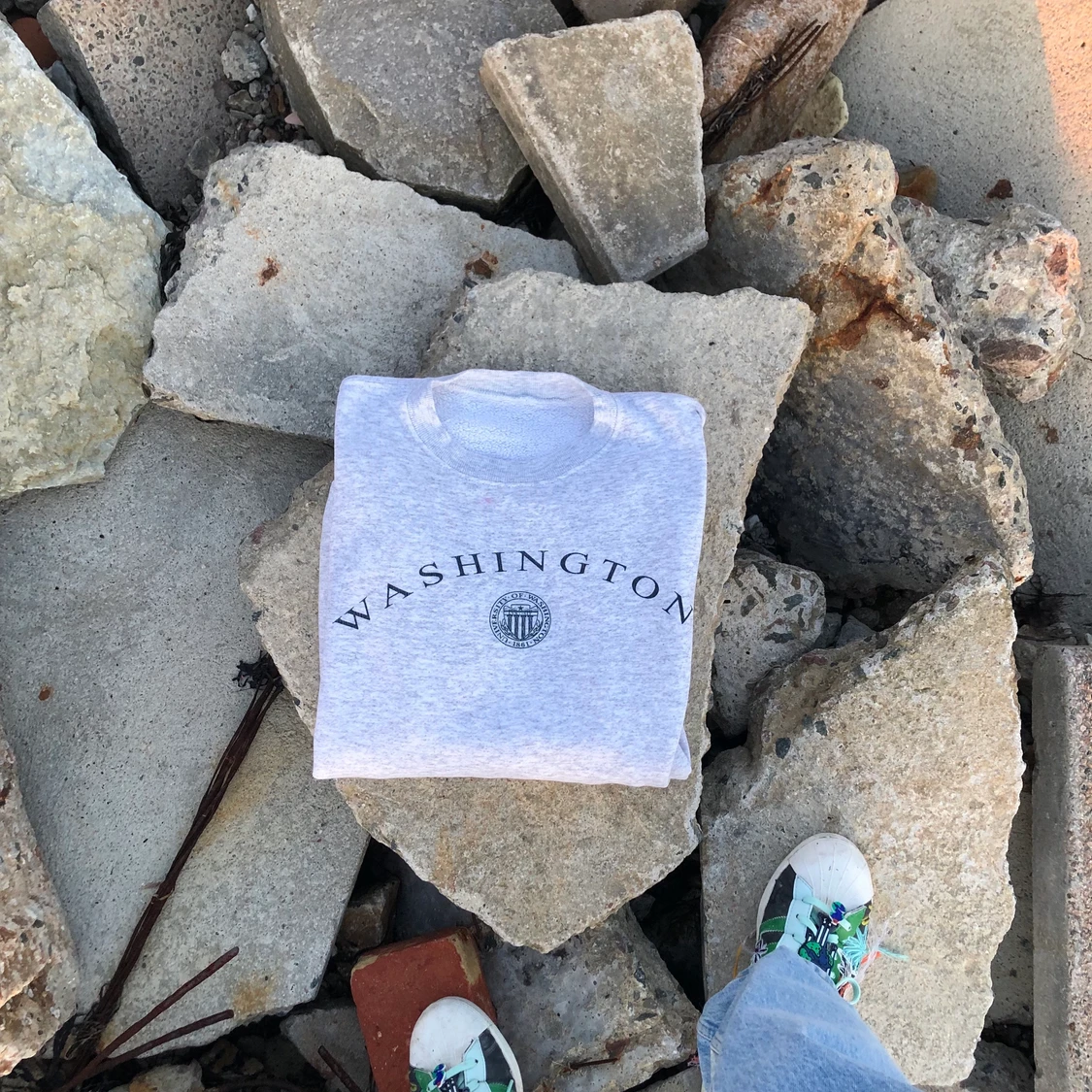 Vintage sweatshirt!! 🌅🌆