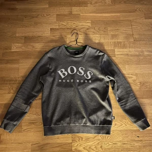 Hugo boss tröja - Hugo boss grå tröja storlek: slim fit L men passar M 