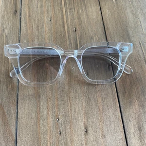 CHIMI - säljer mina chimis eftersom jag söker en annan färg, beige eller grå, så skriv om ni vill byta. Det är i modellen 004 i färgen clear💕💕 