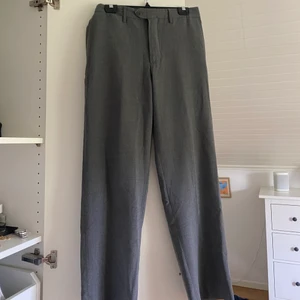 kostymbyxor - Snygga vintage zara kostymbyxor, passar M/L enligt mig. Lite stora för mig därför jag säljer! Skriv för frågor!