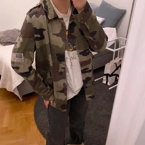 Quatre filles jacka - Jättefin militär jacka. Inga defekter 💞