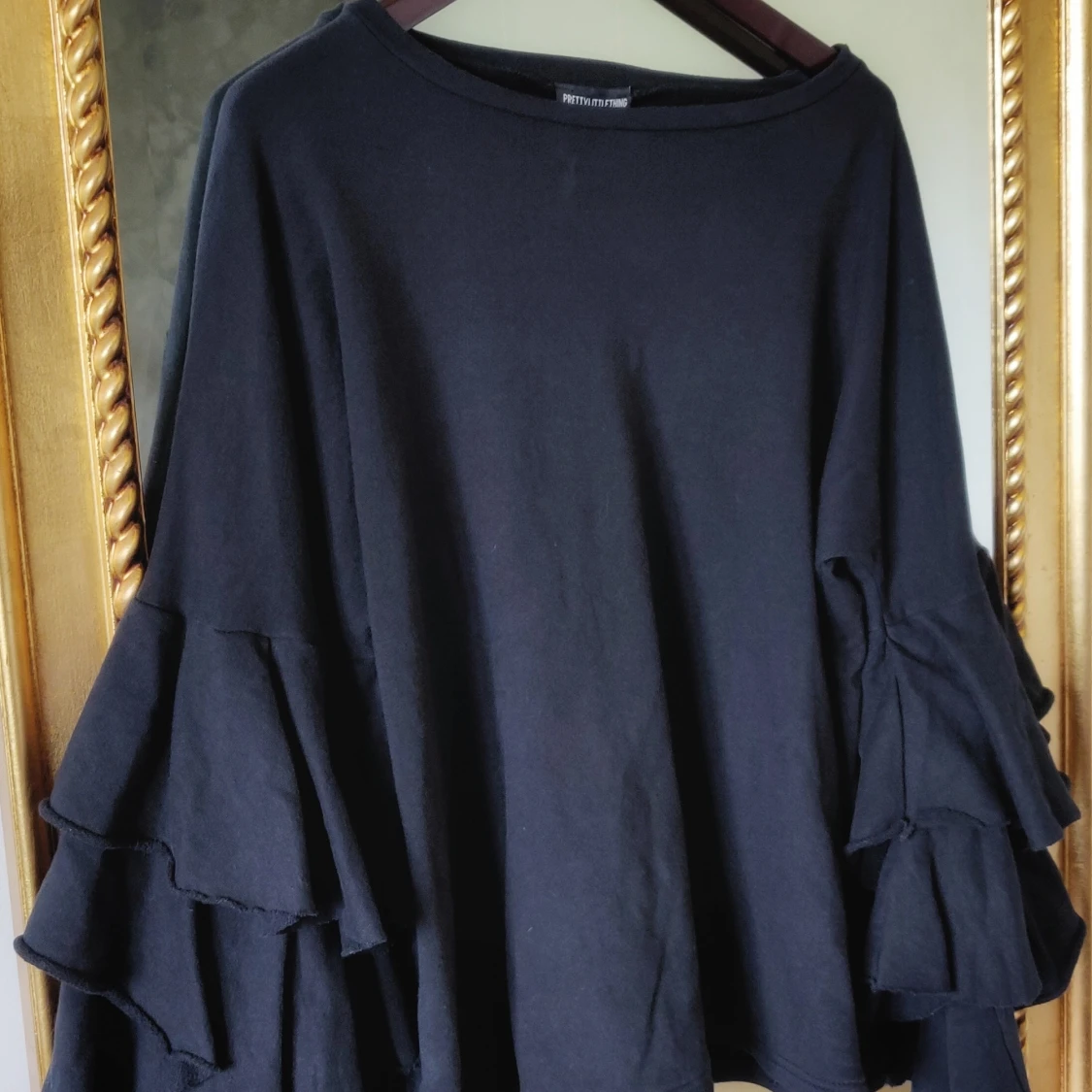 Prettylittlething top med batsleeves