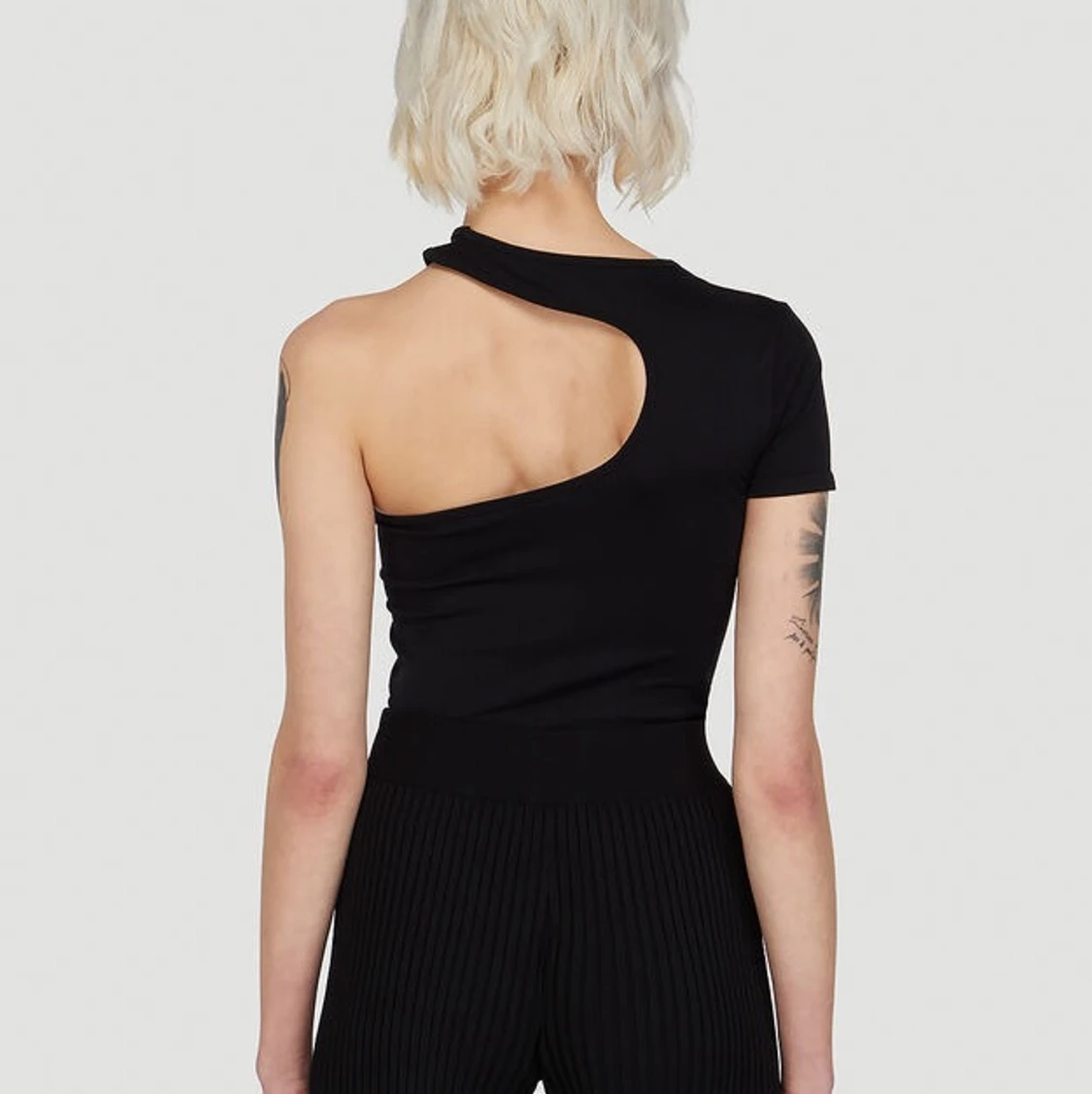 Cut out t-shirt - 90