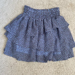 Leopardmönstrad volangkjol - Jättefin leopardmönstrad volangkjol köpt förra sommaren men har aldrig kommit till användning💙 Kontaktade för fler bilder 