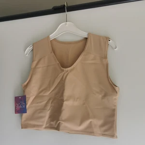 Binder GC2B - Hej, originalpris för denna binder är 35$, 18$ frakt plus 150kr i tull. Jag säljer den för 200 för att jag inte har en använd av den och förhoppningsvis underlättar denna bindern någon annan i vardagen. Hör dig gärna av vid fler frågor! Officiella länken till produkten är: https://www.gc2b.co/products/nude-no-5?pr_prod_strat=description&pr_rec_id=5891519d0&pr_rec_pid=6407142663&pr_ref_pid=6407757447&pr_seq=uniform