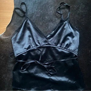 Zara linne - Säljer detta jätte fina zara Linne i siden material. passar till typ allting ❤️