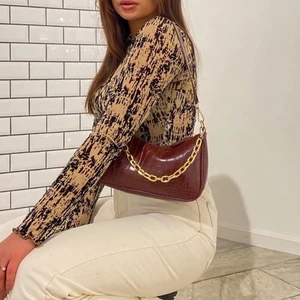 Brun väska  - Supersnygg väska som användts ett fåtal gånger och inte används längre (frakt 66kr) 