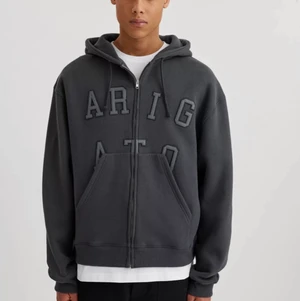Arigato hoodie  - Hej jag säljer min arigato hoddie pga för liten använd fåtal gånger.                                                                          Skriv för frågor och annat. 