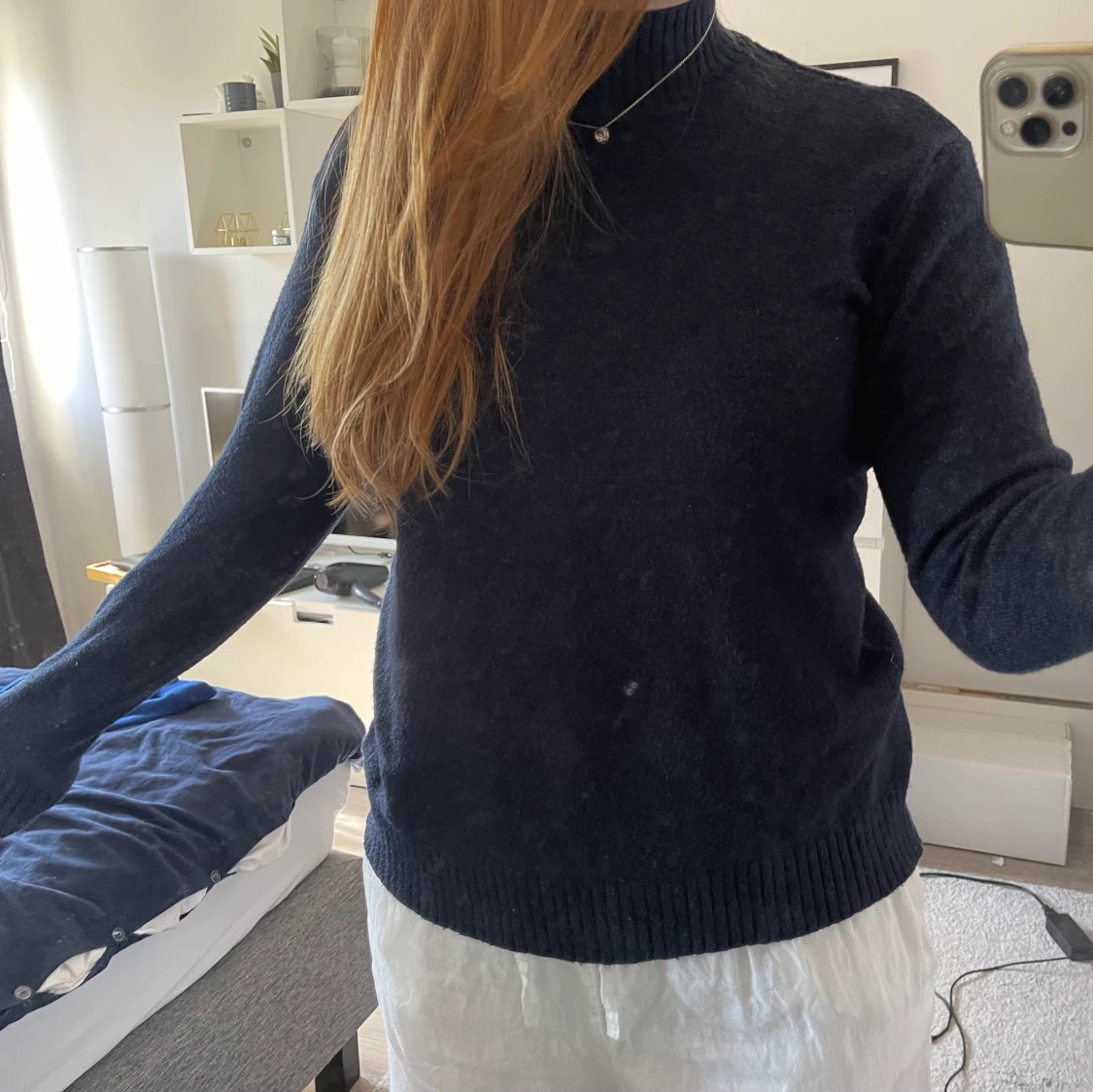 Mörkblå stickad tröja