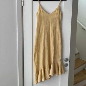 Ljusgul klänning från Zara, 180:- inkl frakt 🌻