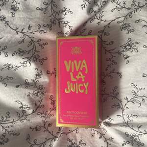jag säljer min nya viva la juicy parfym då det inte gick att returnera. den är bara testad. köpt för 400kr. kom med förslag på pris. 
