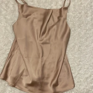 Rosa/Beige siden linne  - Super söt rosa siden linne💖