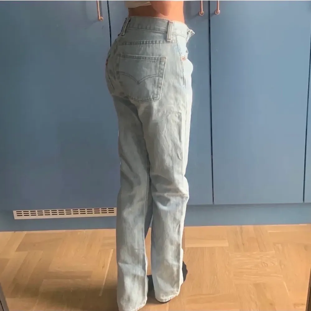 Så snygga 501s från Levis! Midrise ❤️ storlek 25/32. Jeans & Byxor.