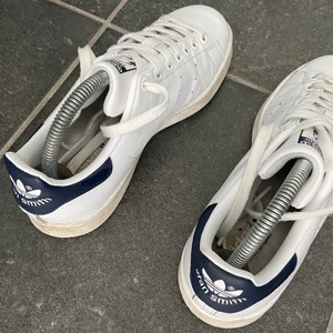 Stan Smith  - Blå Stan Smith ifrån Adidas. Fint skick. Nytvättade! 💕