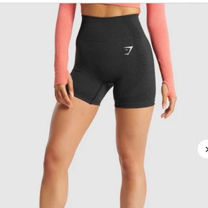 Gymshark shorts - Säljer mina VITAL SEAMLESS 2.0 SHORTS i storlek S. Endast använda en gång, säljer pga de är för stora för mig. Köparen står för frakten.