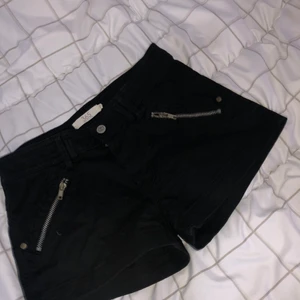 svarta korts - Har haft den för jätte länge men har inte haft på mig den eftersom den e för liten