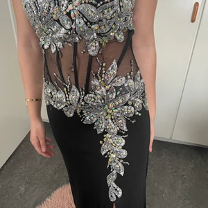 Unik klänning  - Jätte fin unik klänning till fester S-M