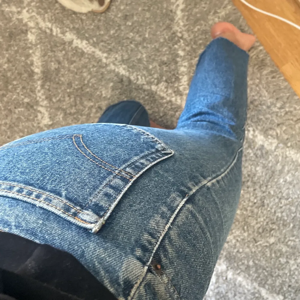 Suuuper snygga Levis jeans i mörk tvätt. Modell 512. Rensar garderoben så har mycket fint ute. 💐💕. Jeans & Byxor.