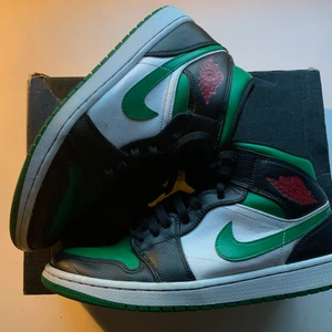 Jordan 1 mid green toe - Säljer dessa Jordan 1s i rätt så bra skick!