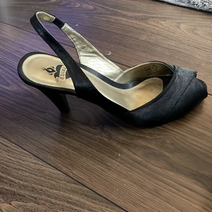 Klackskor - Fina klackskor till sommar men tyvärr förstora då jag har 38