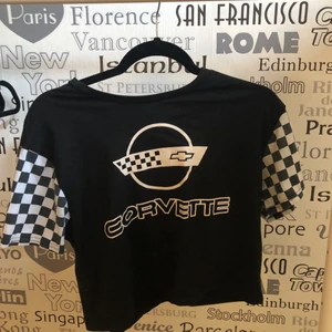 Croppad t-shirt - Asball t-shirt, croppad! Passar XS-M! Frakt tillkommer! (Fraktalternativet nedan stämmer inte)