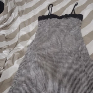 Klänning - Svart vit klänning storlek s 