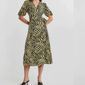 Klänning - Slutsåld klänning från Ginatricot💛 superfin nu till sommaren 😍