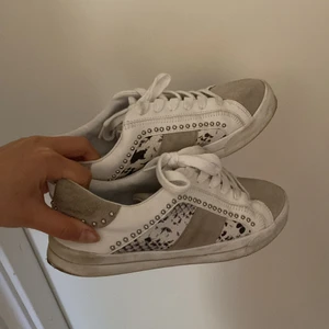 Zara sneakers  - Vita sneakers från zara, köpta för länge sen 💞 