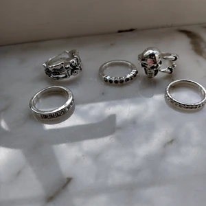 Smycken - Massa helt oanvända smycken, du får alla för 14kr plus frakten då... Vilket är det dyra. 