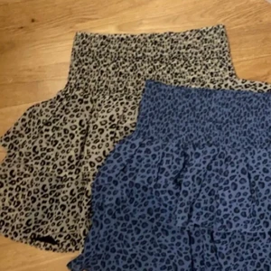 Volang kjol - Säljer denna fina beige leopard kjolen❤️ (den blå är såld). Köpte den för ett tag sen på Plick och den är i fint skick, har inte använts särskilt mycket. Passar mig med Xs/s men passar någon med större storlek då den är väldigt stretcig. ❤️ 