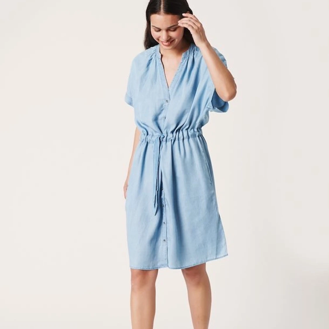 Klänning från Soaked In Luxury