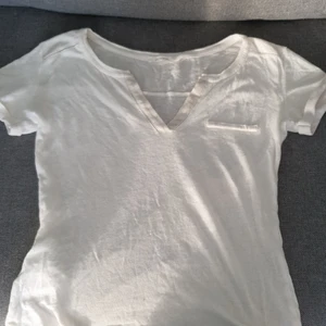 Promod storlek S  - En ganska ny tröja och gott skick. som bara inte var min stil, som nu ska säljas vidare. Priset är även diskuterbart! Finns i älvsjö! Kan diskuteras mötesplats. 