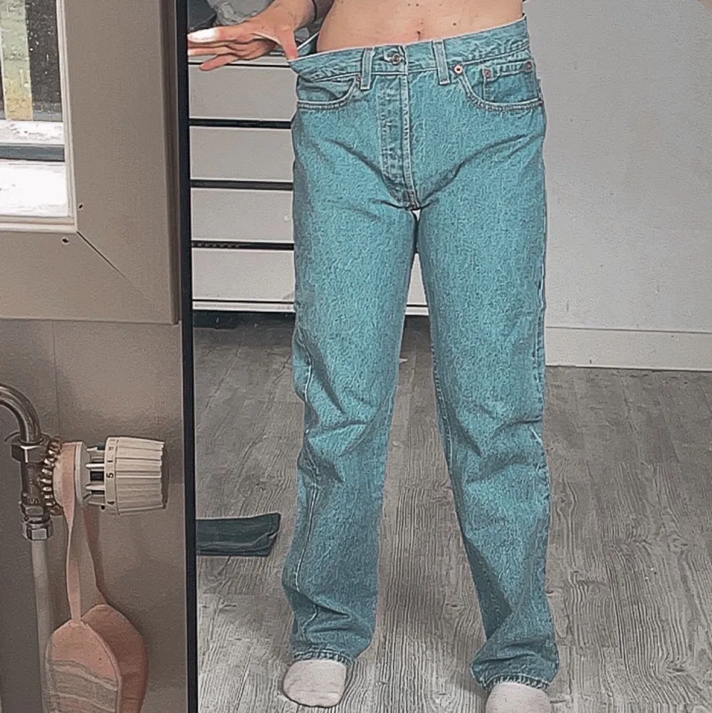 Fina jeans men tyvärr för stora för mig! Aldrig använt. Stora i midjan men och ganska långa. ( jag är 157). Jeans & Byxor.