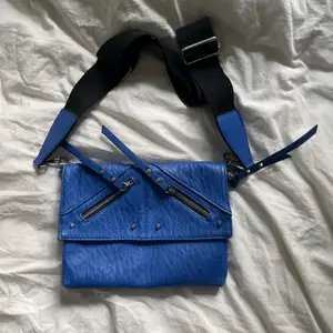 Superfin blå väska, använd ett fåtal gånger
