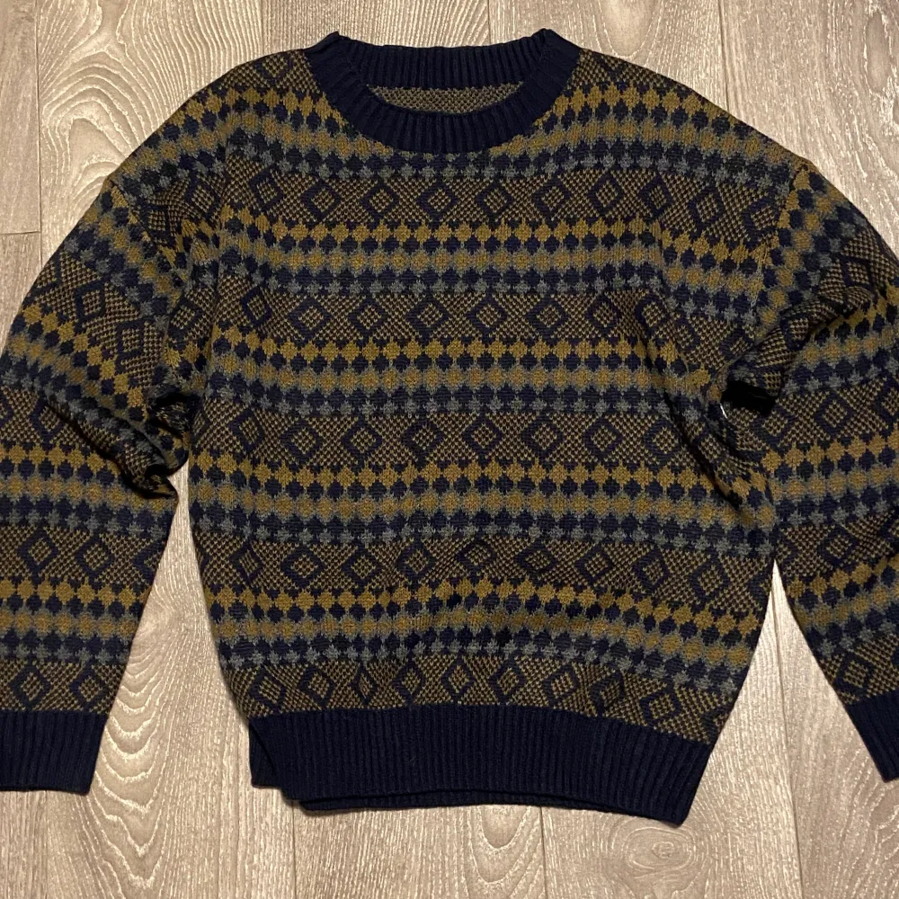 grandpa sweater från shein. står 1XL men är mer som en M. frakt tillkommer. Stickat.