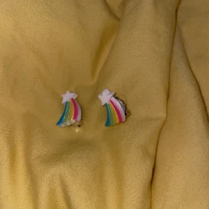 Örhängen  - Örhängen med regnbågar 