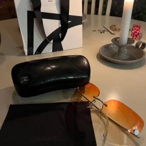 Chanel retro solglasögon 😎 - Ascoola Chanel retro solglasögon  Medföljer orginal fodral o putsduk 