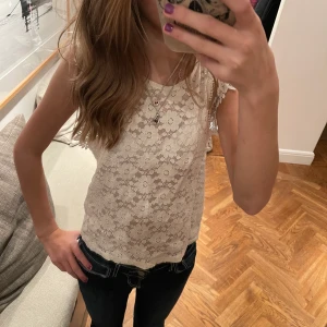 En super fin blus från strandivarius - En helt oanvänd blus från strandivarius storlek XS (köparen står för frakt) 💓