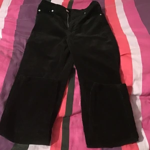 Svarta manchesterbyxor! - FRAKT: 63kr = 133kr -nypris: 299kr