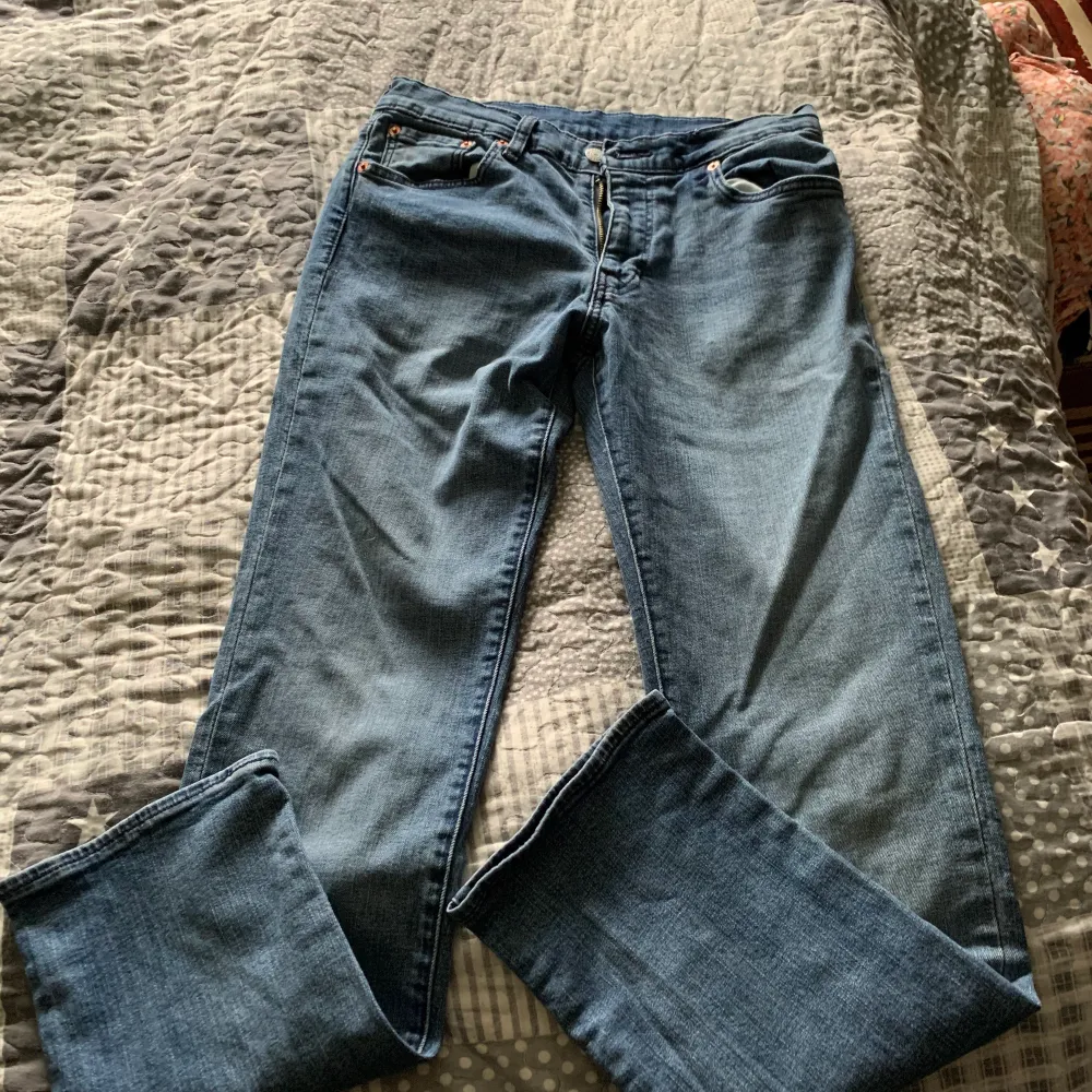 Snygga jeans använda men fint skick  Märke Levis 511 st W32 L 32 Blå. Jeans & Byxor.